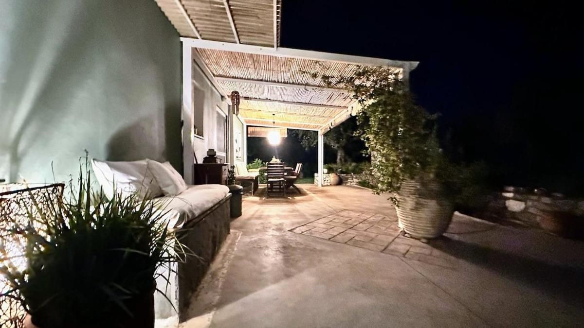 The Secret Garden At Villa Georgia Каламата Экстерьер фото